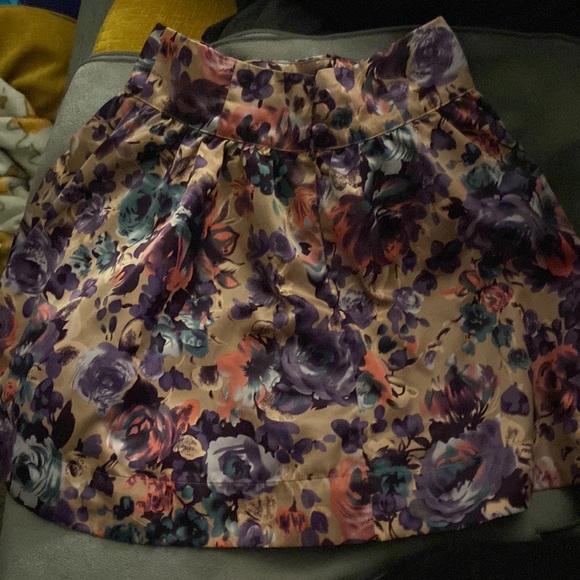NWOT H&M Floral Skirt - Picture 2 of 5